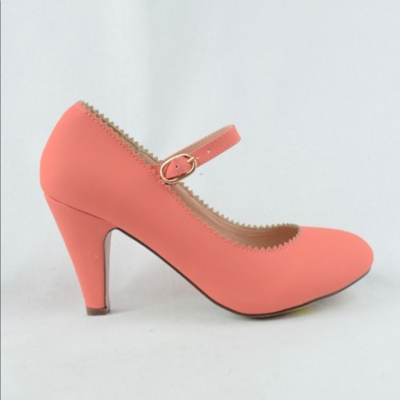 Chase + Chloe Shoes - 🛍  Women's Vintage Zigzag-Edge Mary Jane Heels
